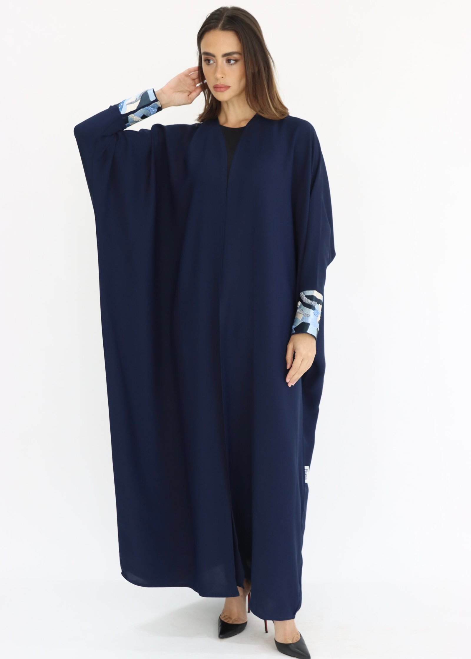 M023-B1 Wave Bisht Abaya