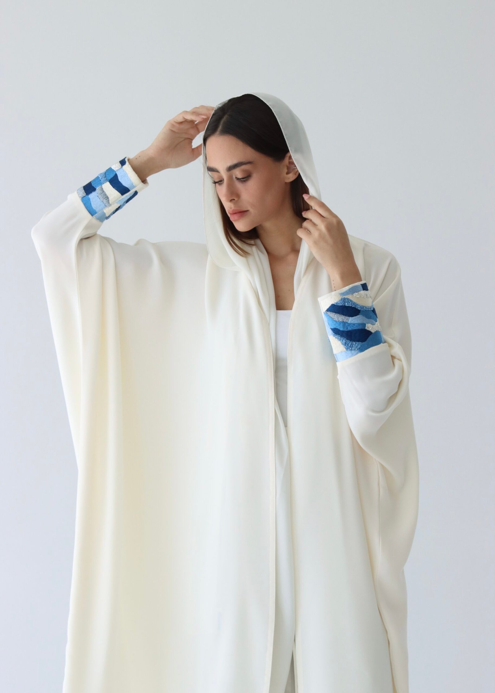 M023-W2 Wave Bisht Abaya