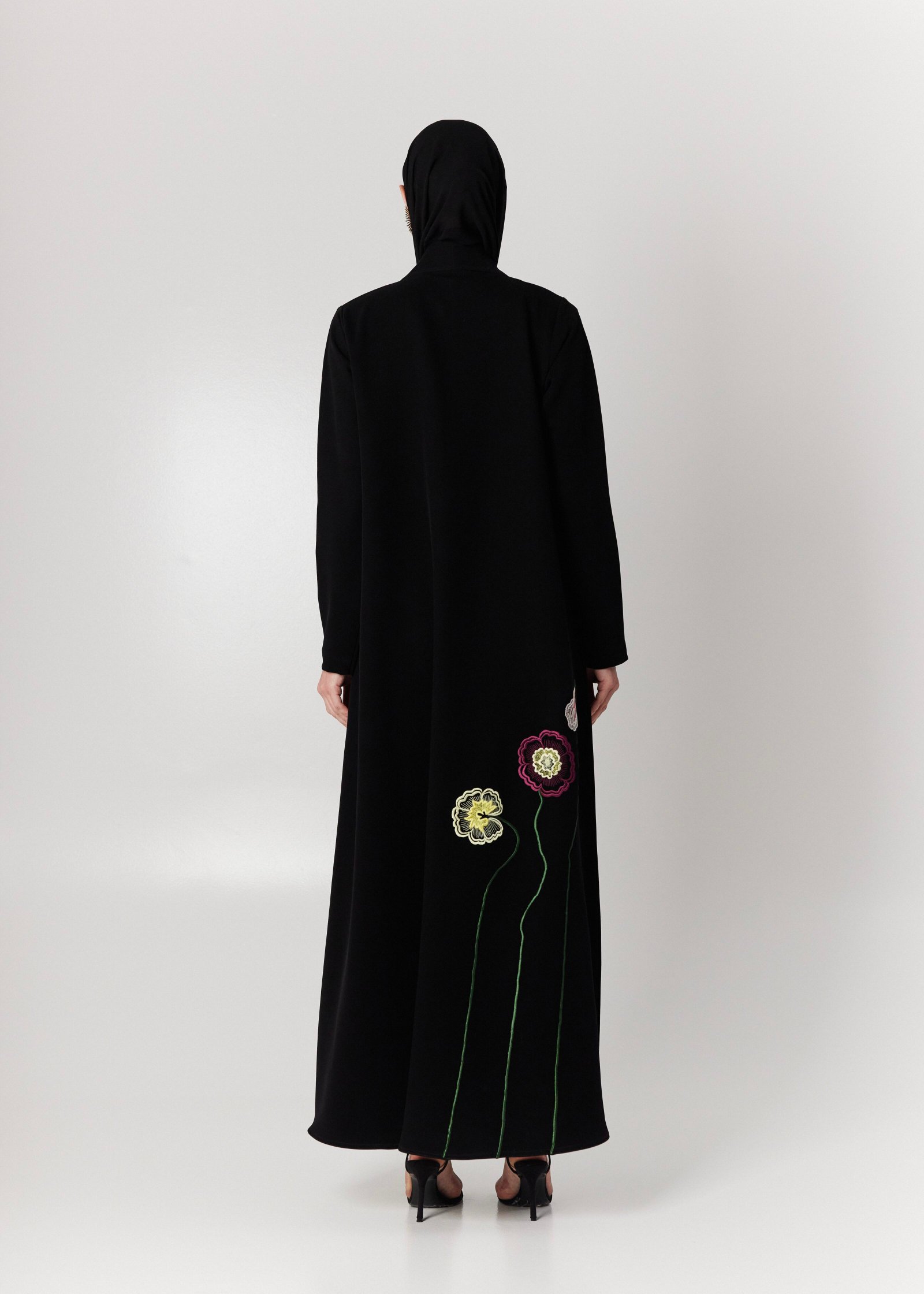 m071-3 Silent Garden Abaya