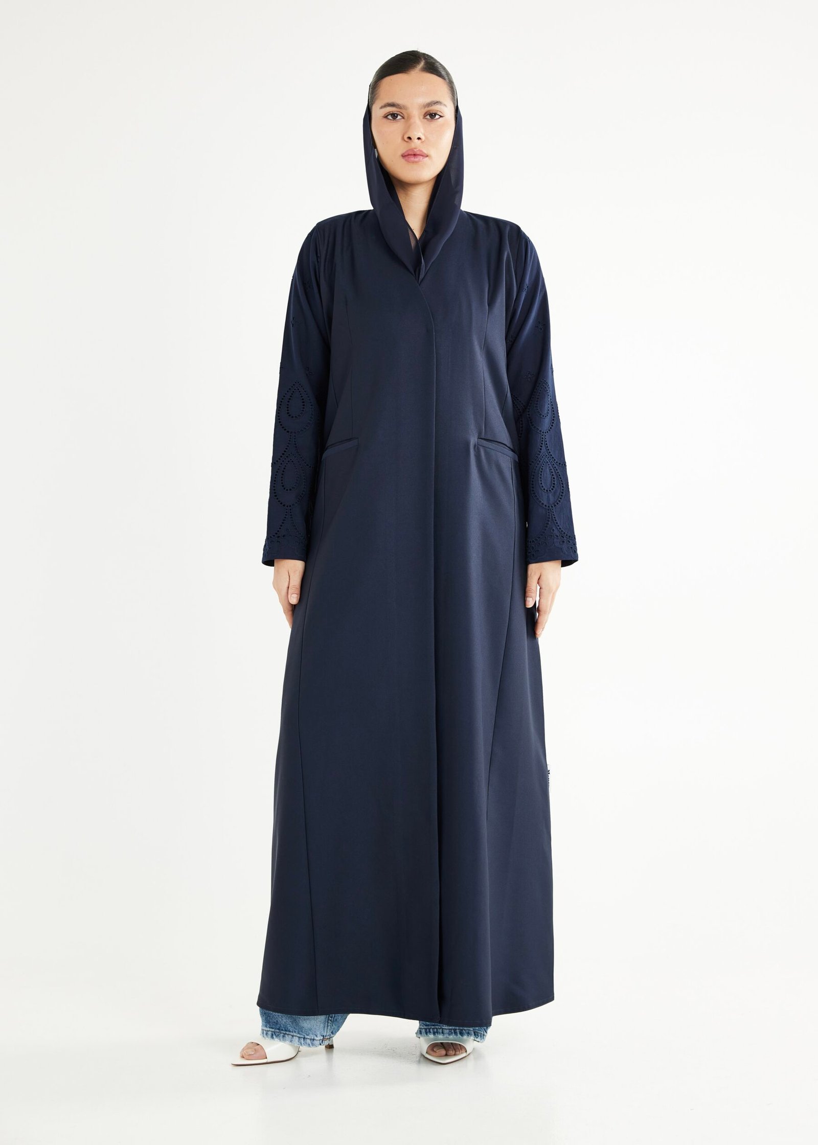 M097-1 Zina Abaya