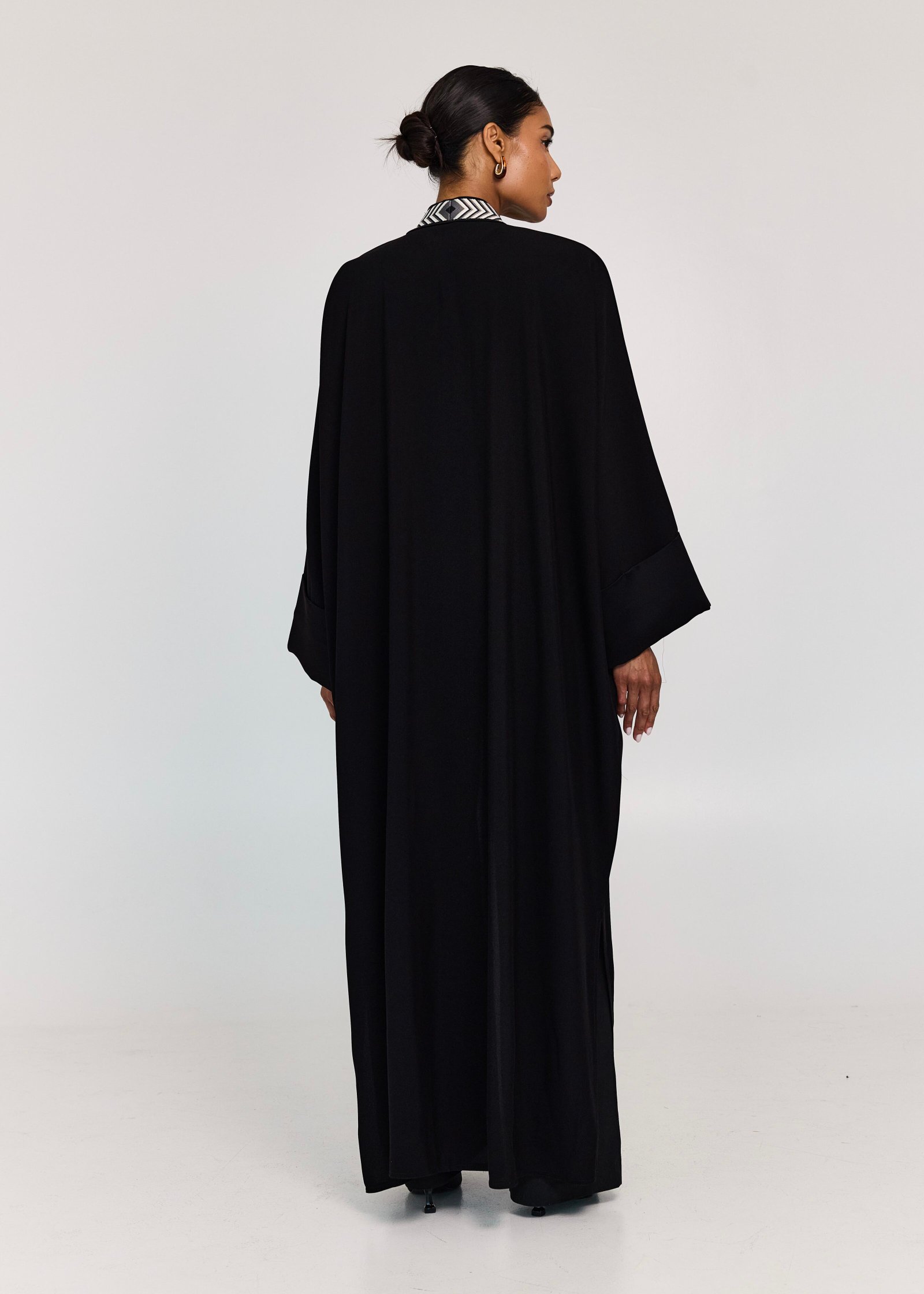 V-Form Abaya